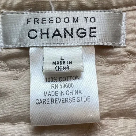 Freedom to Change Front Zip Quilted Vest Size Large - Picture 3 of 8